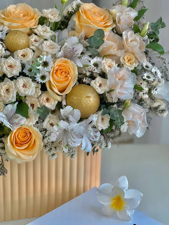 خرید باکس گل نبات - گل ساسان گلفروشی رشت