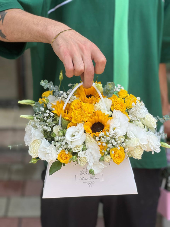 خرید باکس گل نورا - گل ساسان گلفروشی رشت