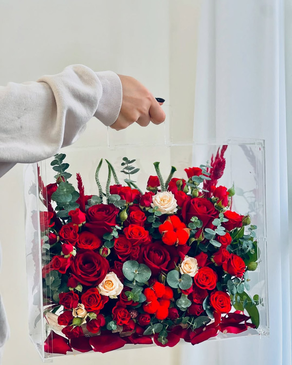 خرید باکس گل پلکسی صبا - گل ساسان گلفروشی رشت