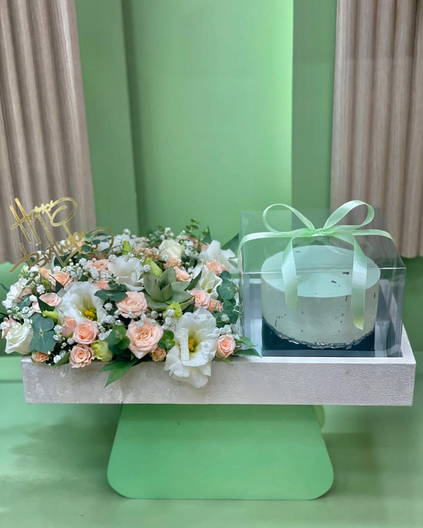 خرید پکیج گل و کیک ملاحت - گل ساسان گلفروشی رشت