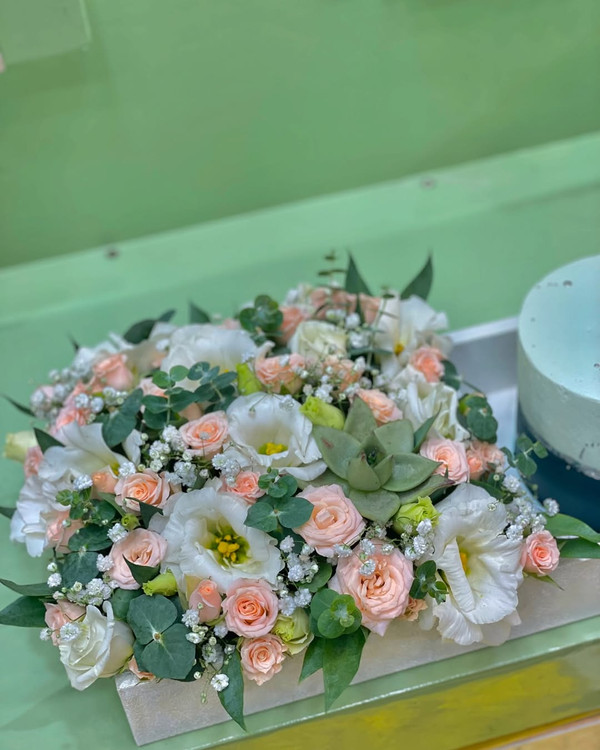 خرید پکیج گل و کیک ملاحت - گل ساسان گلفروشی رشت