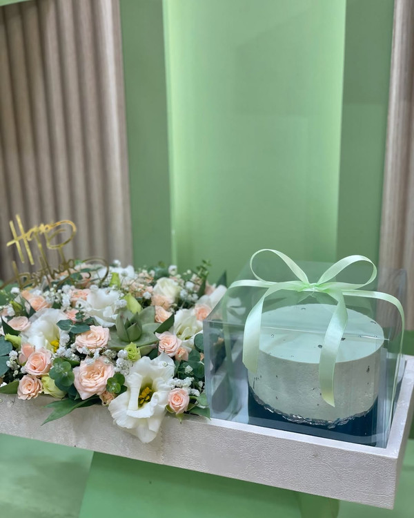 خرید پکیج گل و کیک ملاحت - گل ساسان گلفروشی رشت