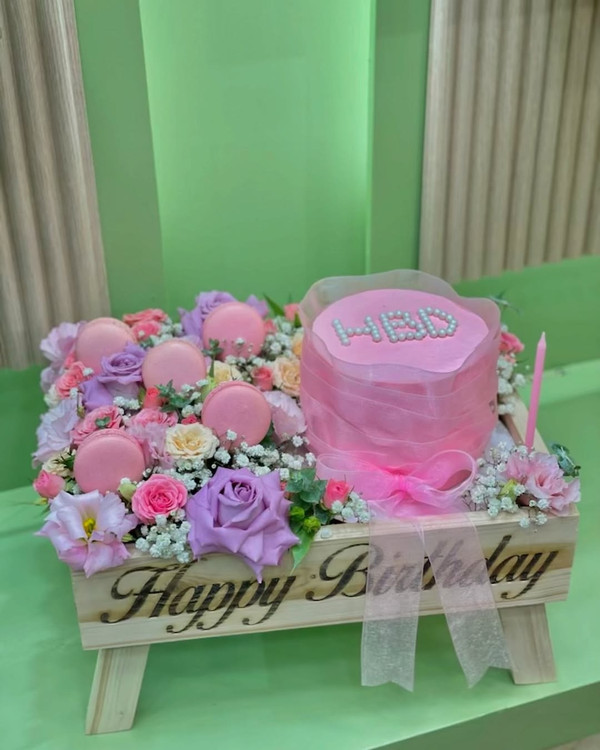 خرید باکس گل و کیک happy birthday - گل ساسان گلفروشی رشت