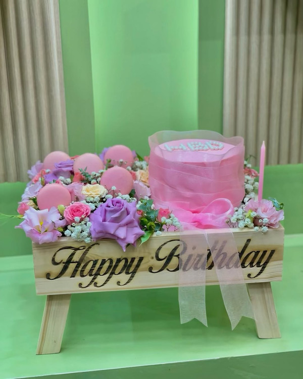 خرید باکس گل و کیک happy birthday - گل ساسان گلفروشی رشت