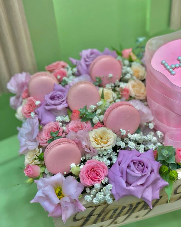 خرید باکس گل و کیک happy birthday - گل ساسان گلفروشی رشت