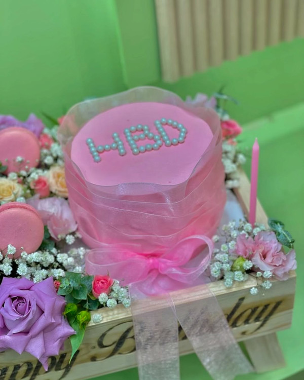 خرید باکس گل و کیک happy birthday - گل ساسان گلفروشی رشت