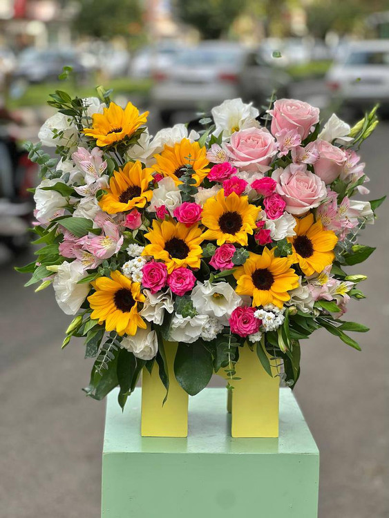 خرید باکس گل sunflower - گل ساسان گلفروشی رشت