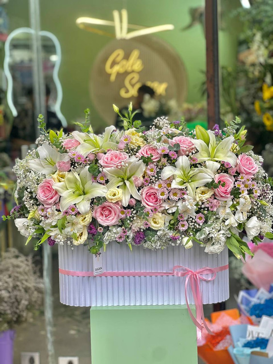 خرید باکس گل لیلی پینک - گل ساسان گلفروشی رشت