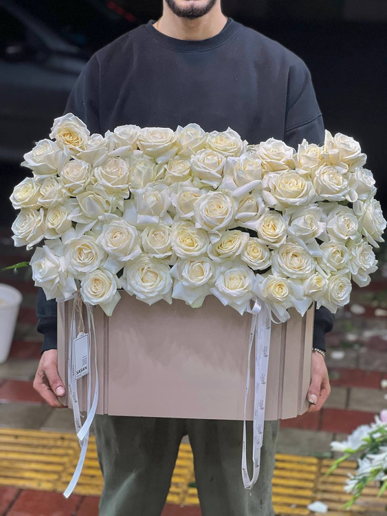 خرید باکس گل ایلا - گل ساسان گلفروشی رشت