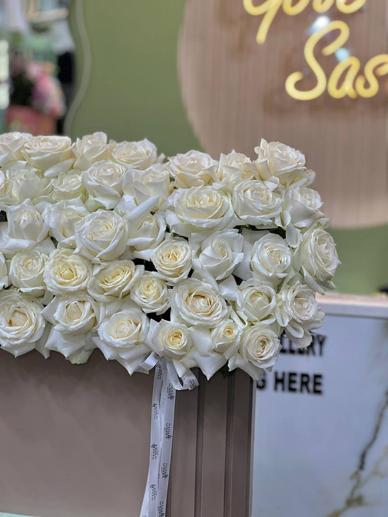 خرید باکس گل ایلا - گل ساسان گلفروشی رشت