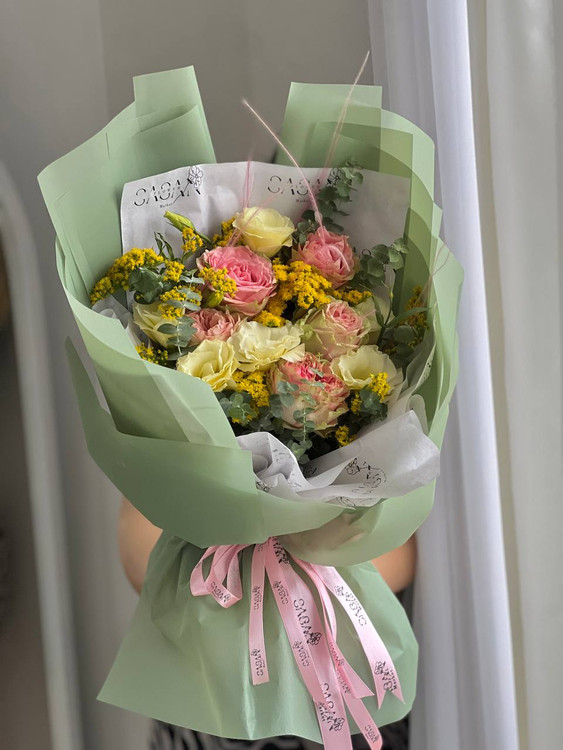 خرید دسته گل آیلی ژولیت - گل ساسان گلفروشی رشت