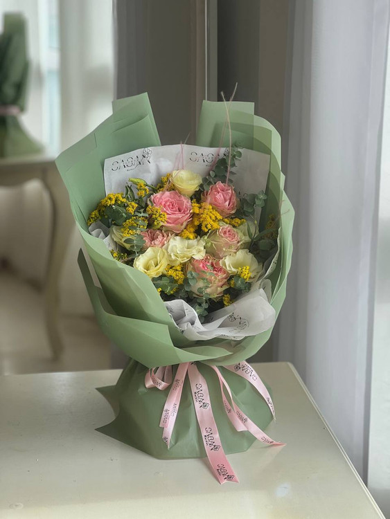 خرید دسته گل آیلی ژولیت - گل ساسان گلفروشی رشت