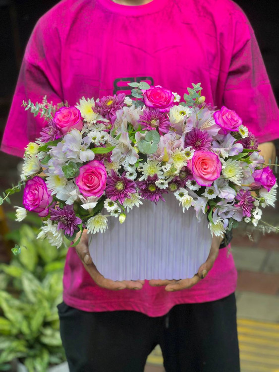 خرید باکس گل ژینوس - گل ساسان گلفروشی رشت