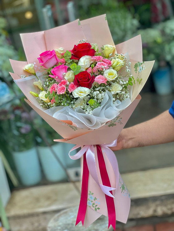 خرید دسته گل لورا - گل ساسان گلفروشی رشت