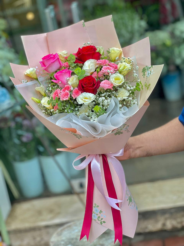 خرید دسته گل لورا - گل ساسان گلفروشی رشت