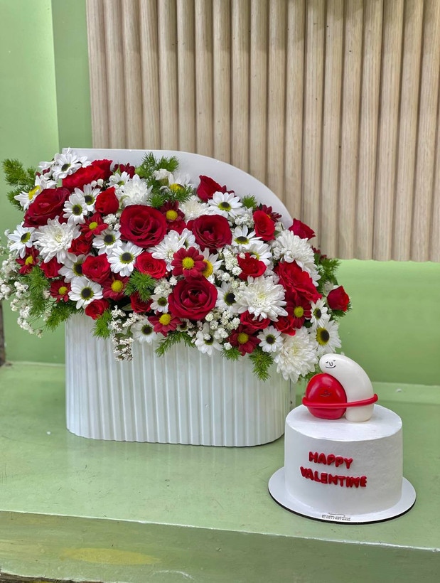 خرید باکس گل و کیگ آنیل - گل ساسان گلفروشی رشت