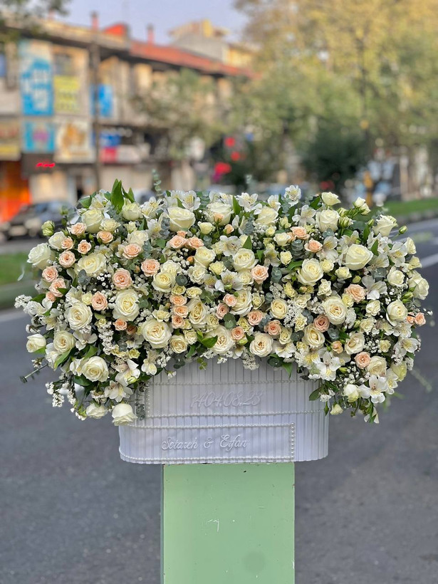خرید باکس گل آیسل - گل ساسان گلفروشی رشت