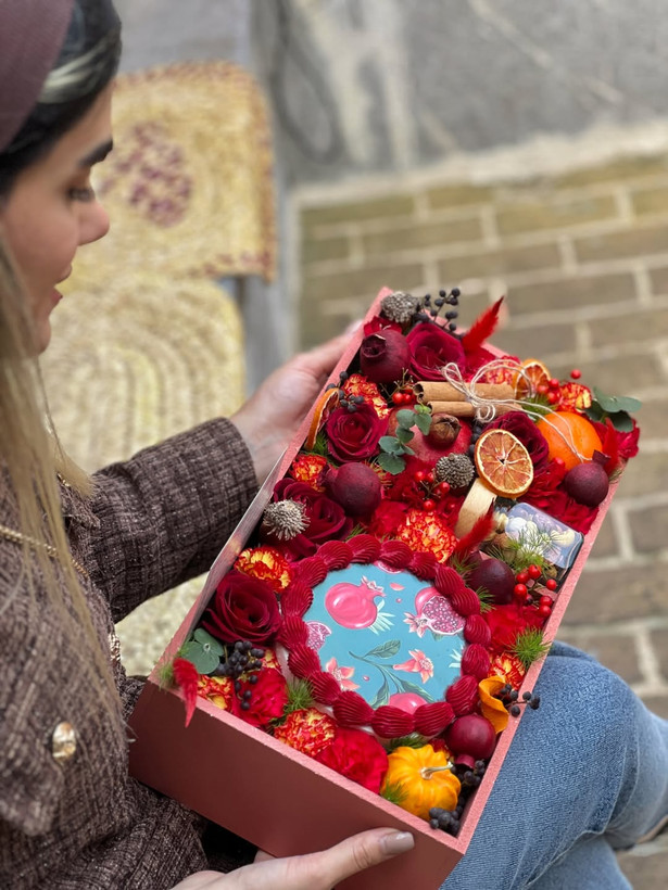 خرید باکس گل و کیک یلدایی - گل ساسان گلفروشی رشت