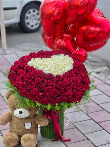 خرید دسته گل قلب قرمز و سفید - گل ساسان گلفروشی رشت