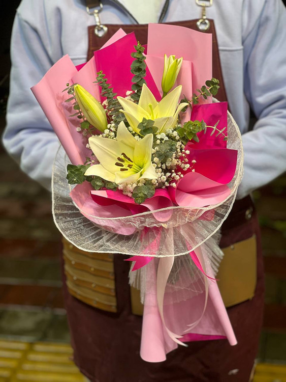 خرید دسته گل پلیسه سرخابی - گل ساسان گلفروشی رشت