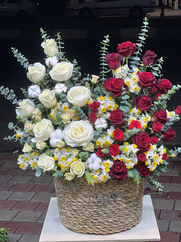 خرید باکس حصیر white red - گل ساسان گلفروشی رشت