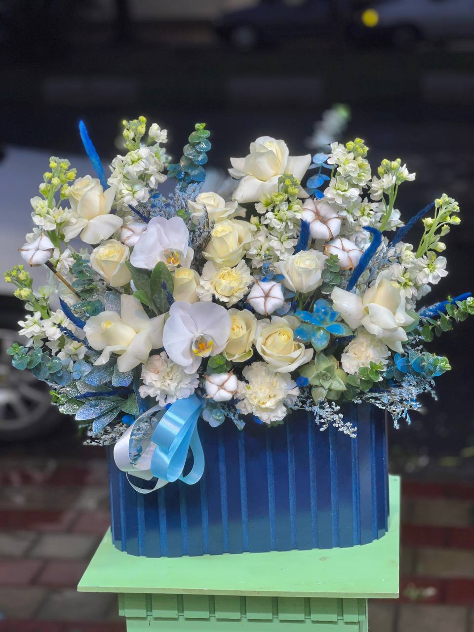 خرید باکس گل blue and white - گل ساسان گلفروشی رشت