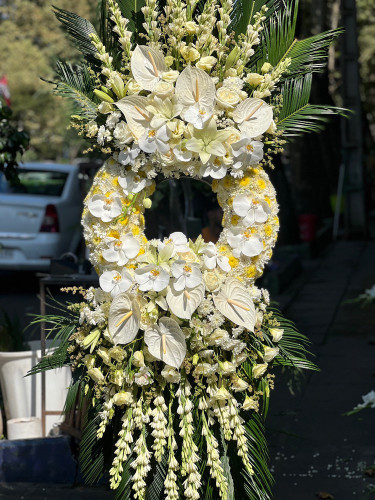 خرید تاج گل مریم - گل ساسان گلفروشی رشت