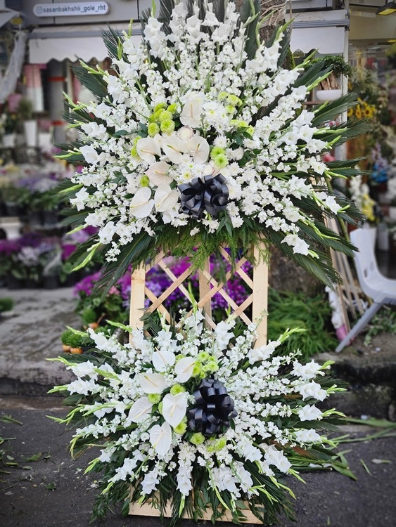 خرید تاج گل دو طبقه آنتریوم - گل ساسان گلفروشی رشت