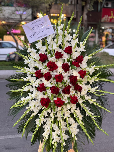 خرید تاج گل رز قرمز - گل ساسان گلفروشی رشت