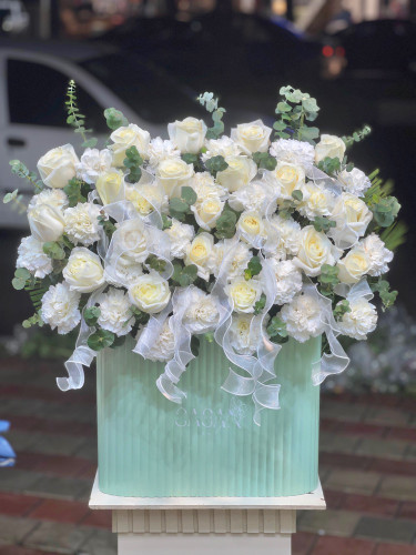 خرید باکس گل حریر سفید - گل ساسان گلفروشی رشت